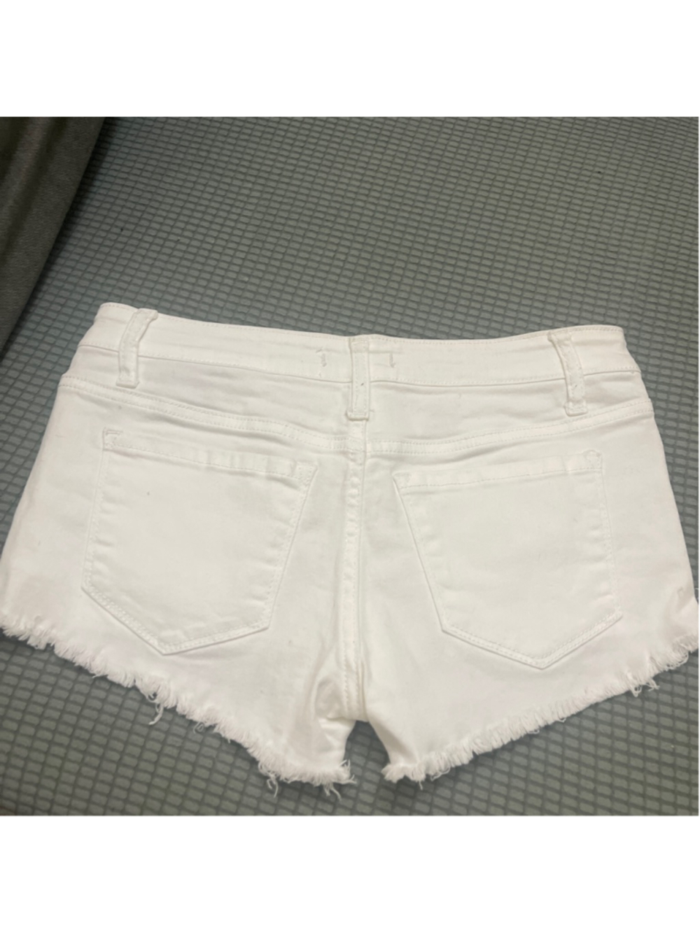 Women's Klique B White Jean Shorts S - Picture 2 of 6